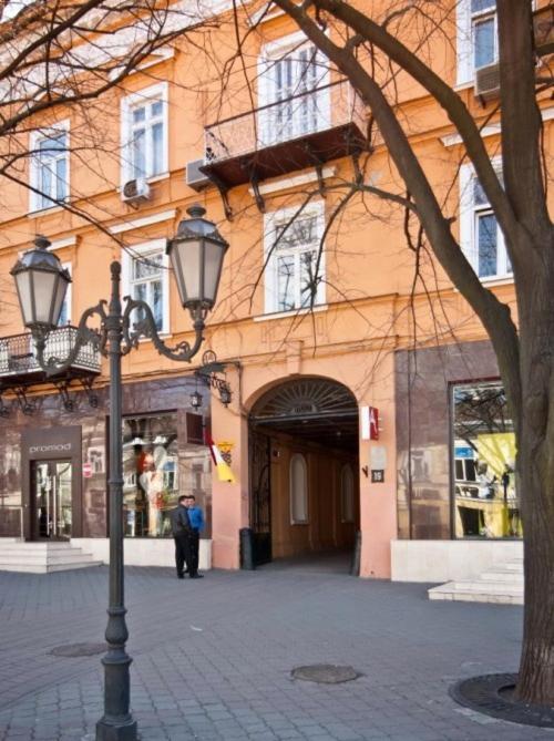 Ferienwohnung Goodrest On Deribasovskaya Odessa Exterior foto